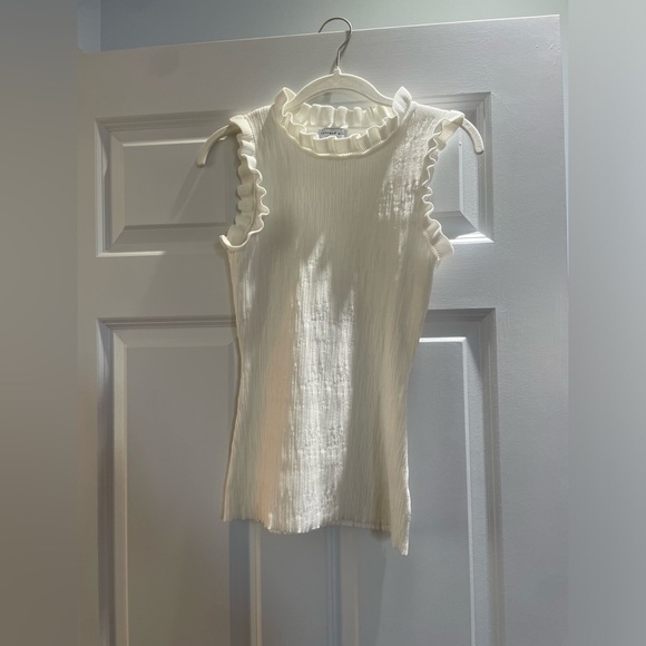 Current air white textured ruffle tank size small. Never worn. NWOT - Picture 2 of 5